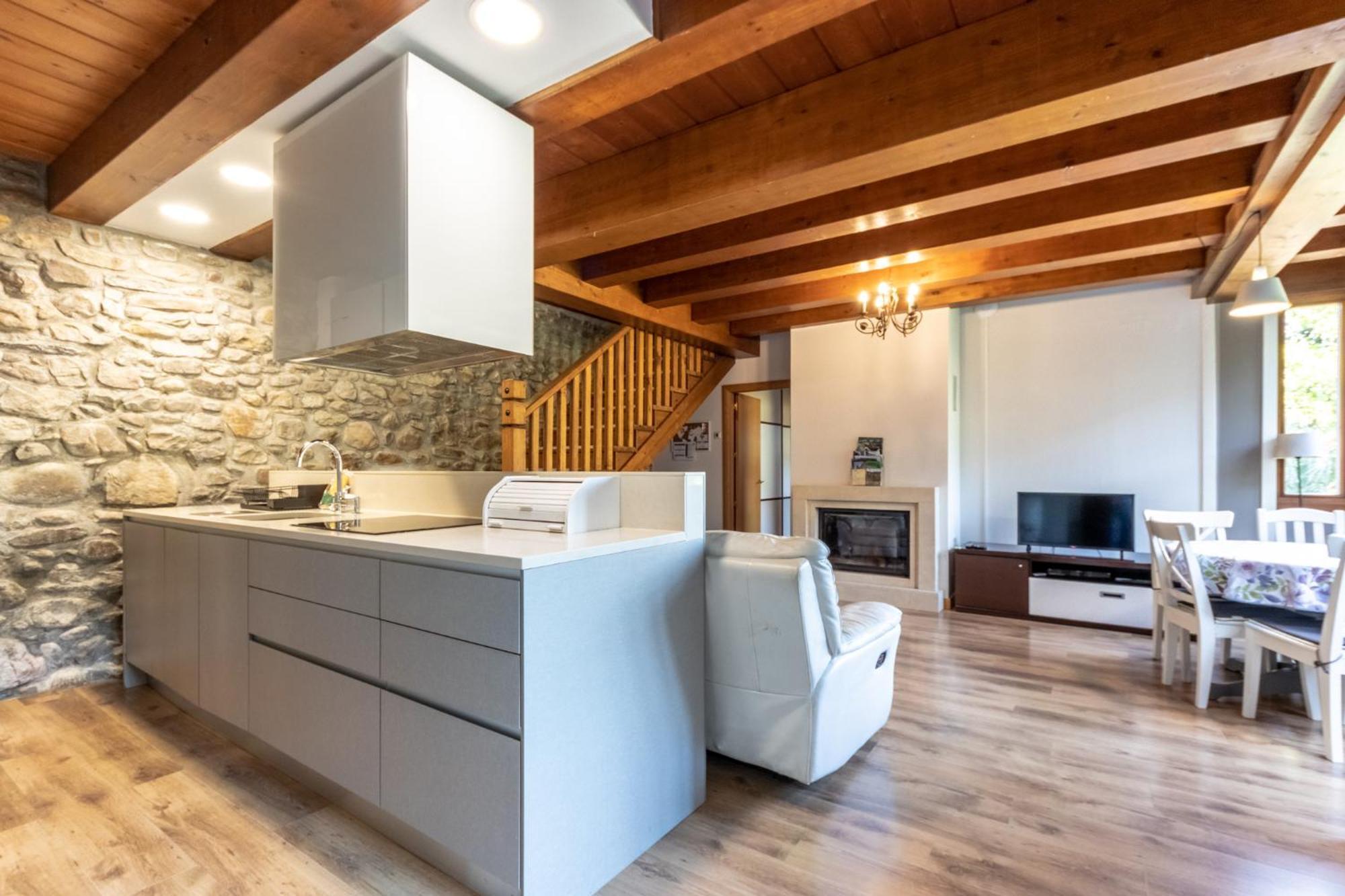 43A Nature With Parking By Aston Rentals Otañes Екстериор снимка